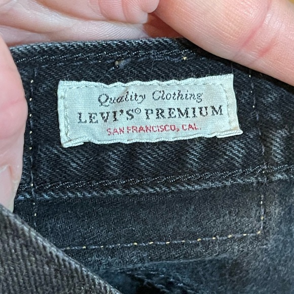 Levi's black vintage cut off denim shorts - Picture 3 of 6